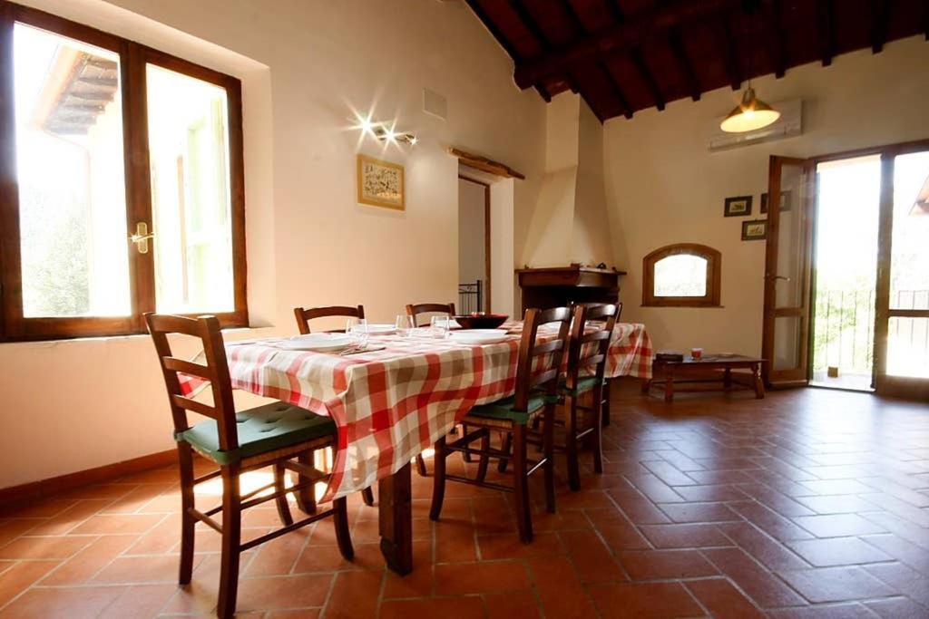 Villa Con Piscina 10 Posti Letto, L'Oliveta Di Rivalto Chianni Exterior photo